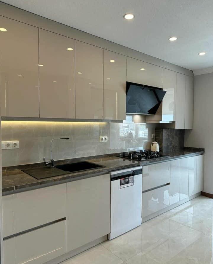 تصميم مطبخ أبيض راقٍ 67